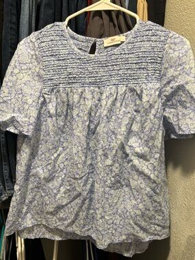 Vineyard Vines Light Blue Floral Smocked Yoke Blouse size M